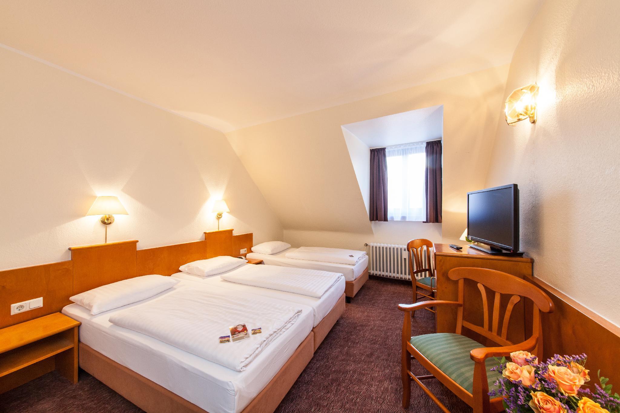 Room, Triple