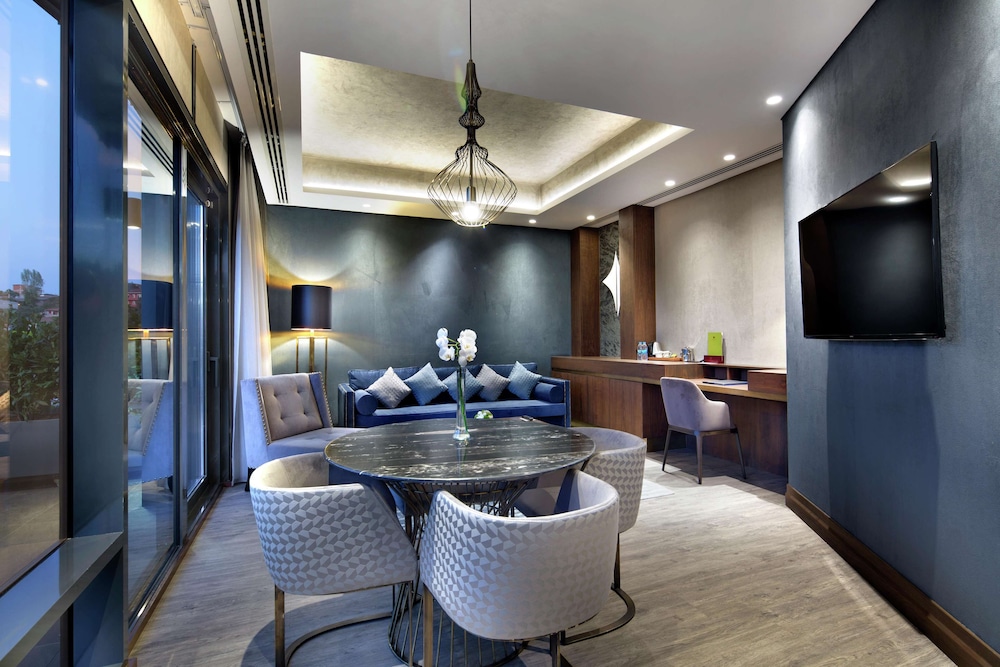 Doubletree By Hilton Istanbul Piyalepasa 65/82