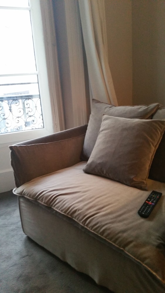 PRIVILEGE, DOUBLE BED