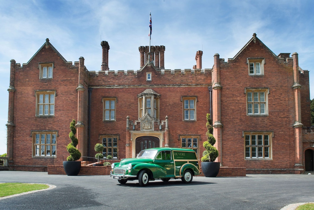 De Vere Latimer Estate 40/50