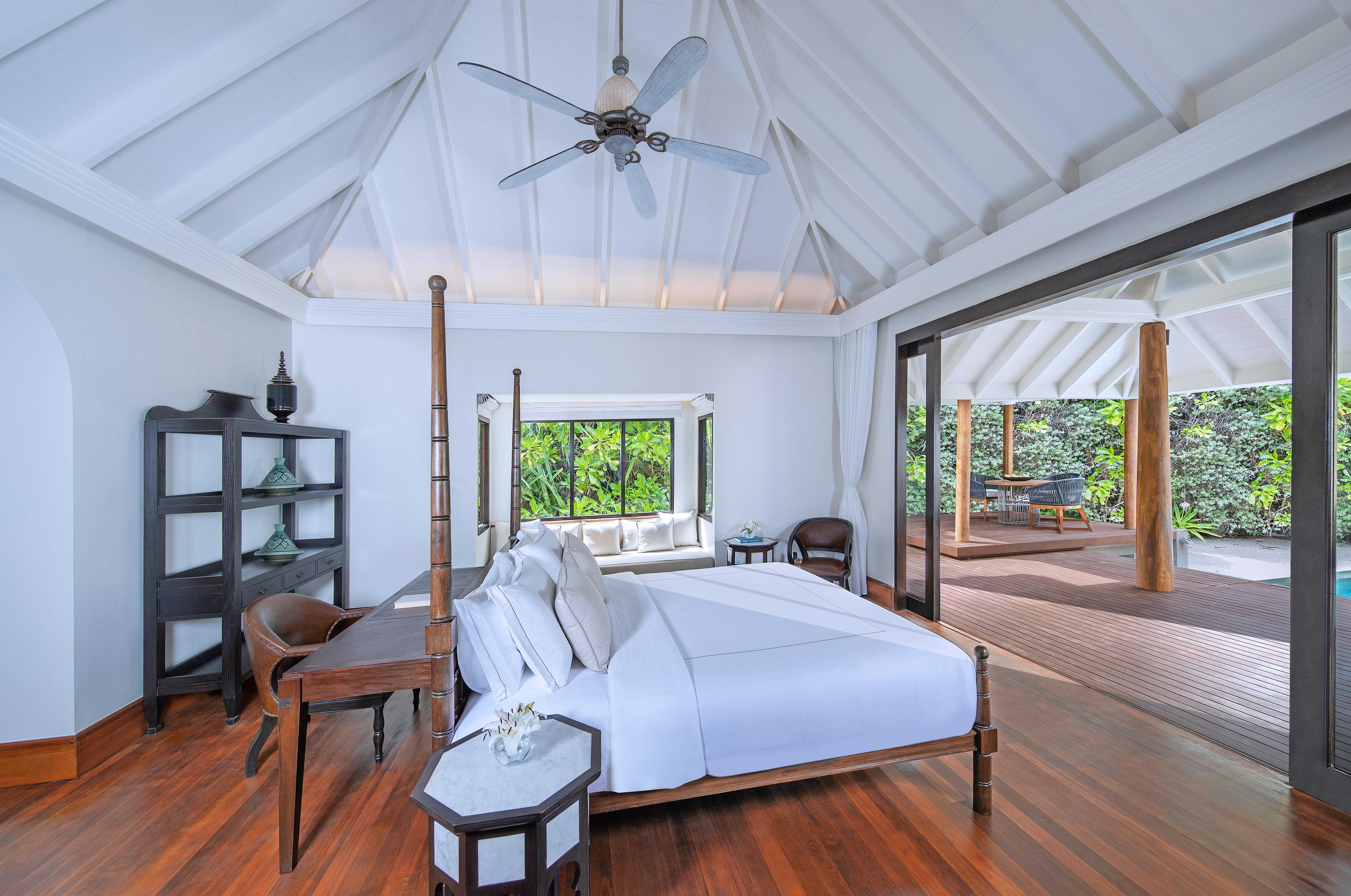 BEACH POOL VILLA (Return combined seaplane transfer for 2)