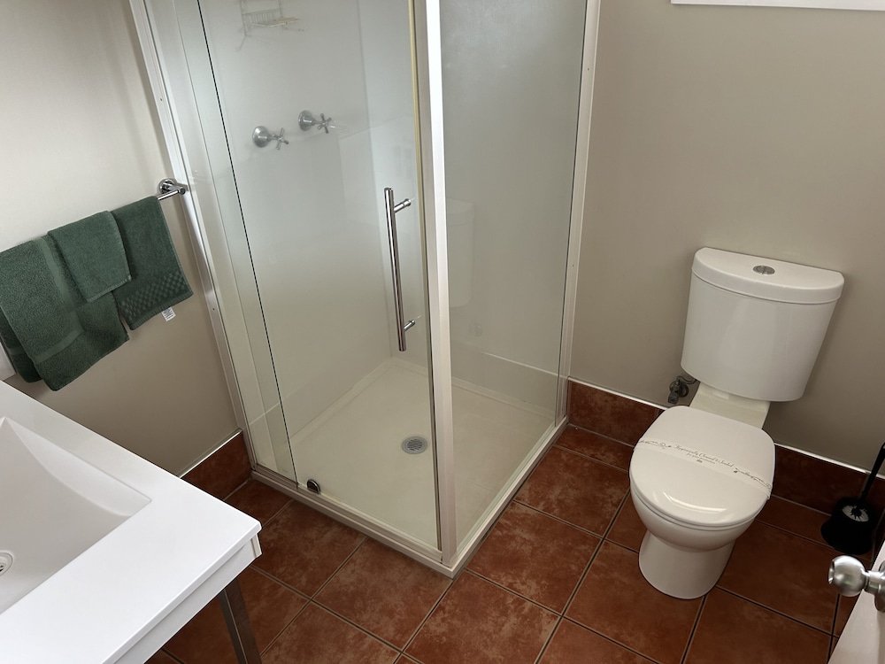 Barcaldine Country Motor Inn 42/45