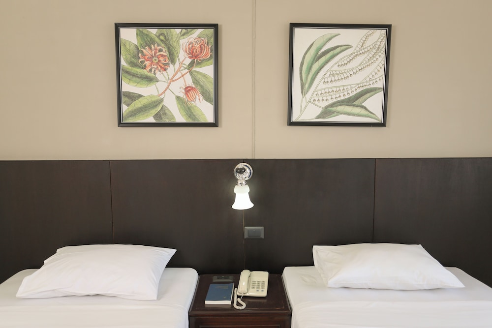 Deluxe, YMCA International Hotel 2/3