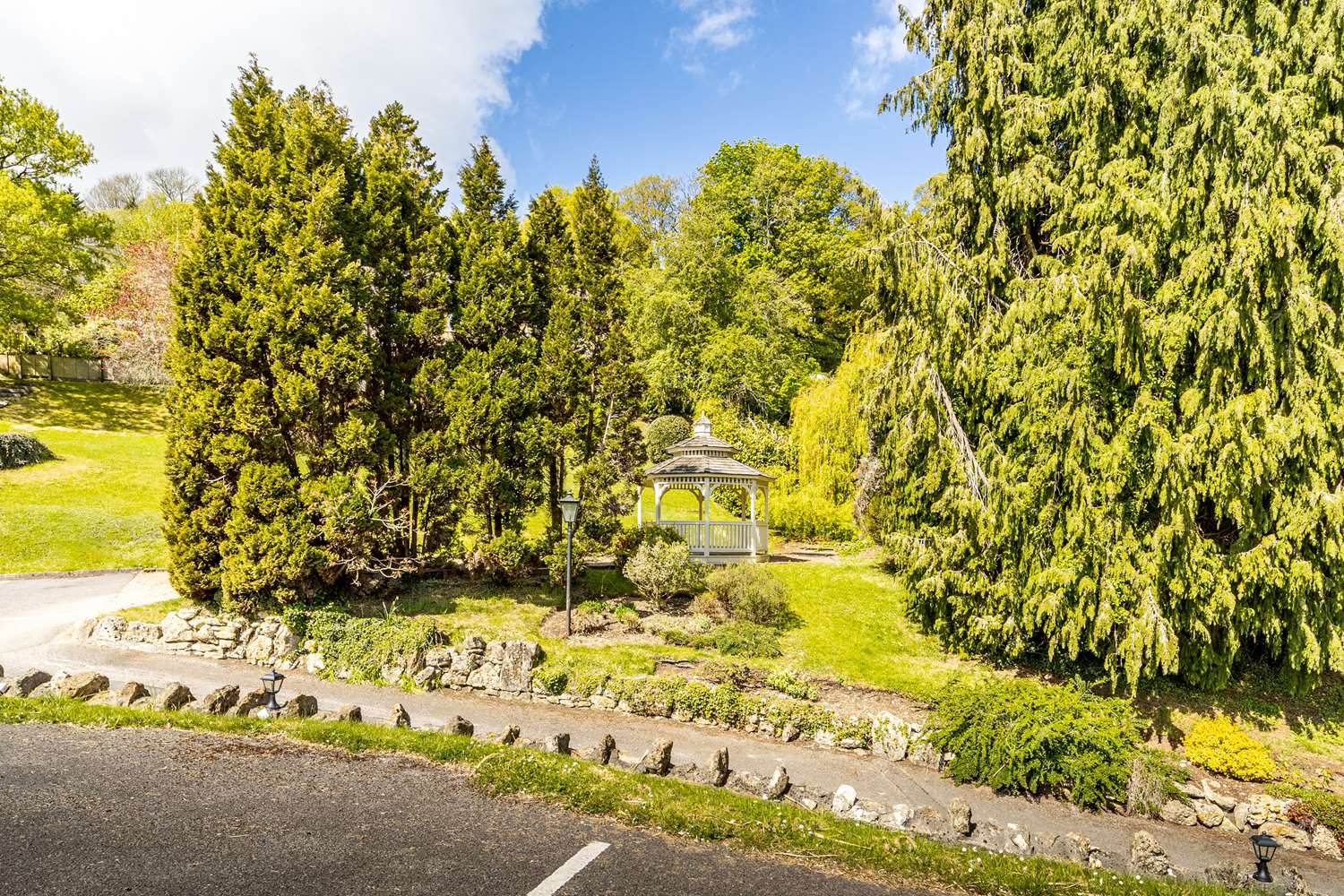 Best Western Limpley Stoke Hotel 44/48