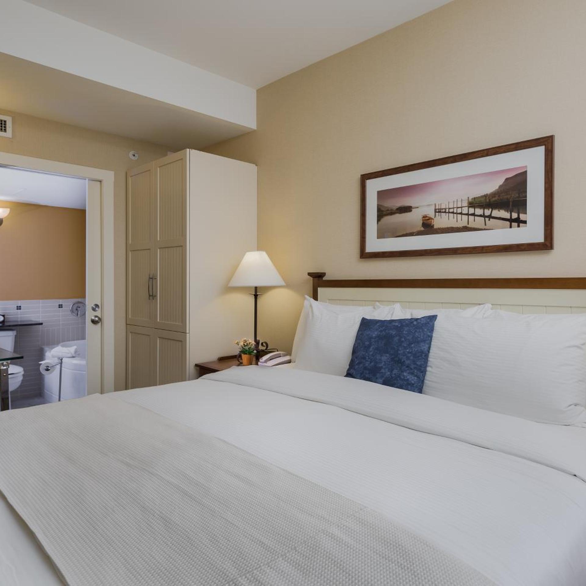 1 Bedroom, Suite, Partial Lake View