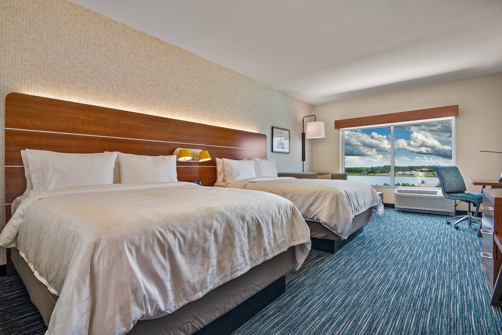 suite, multiple beds