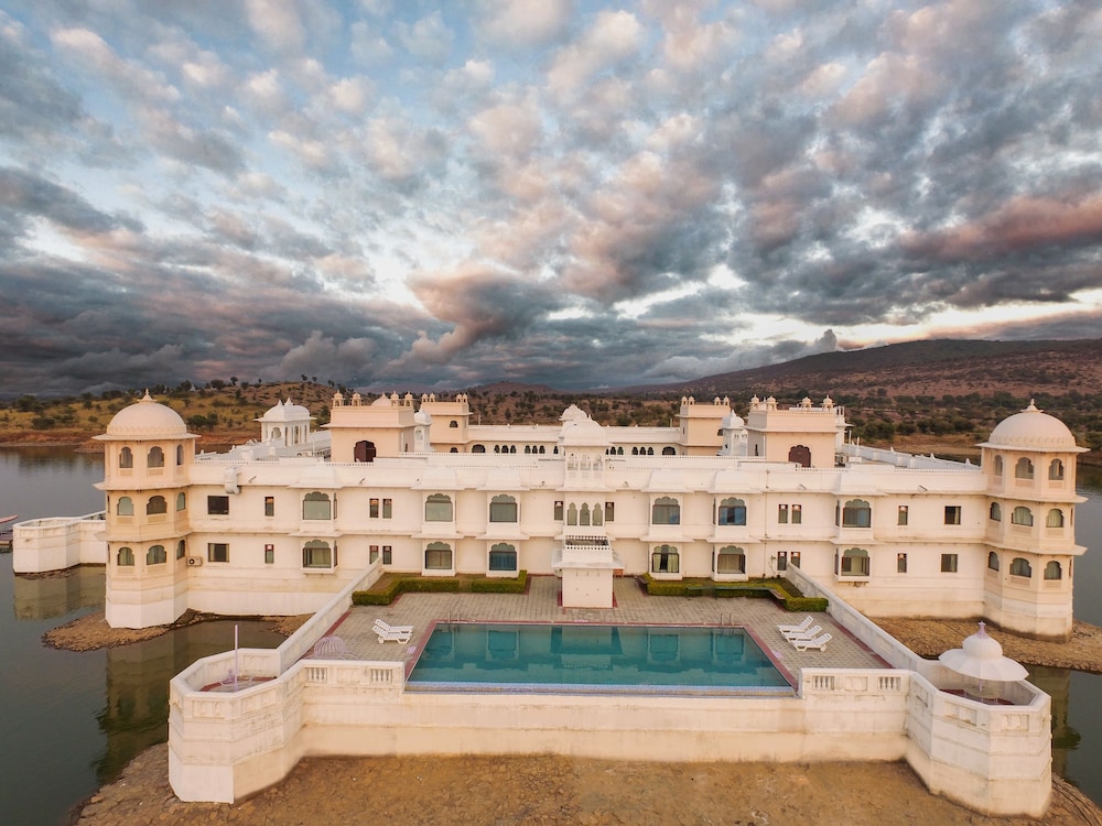 juSTa Lake Nahargarh Palace 25/28