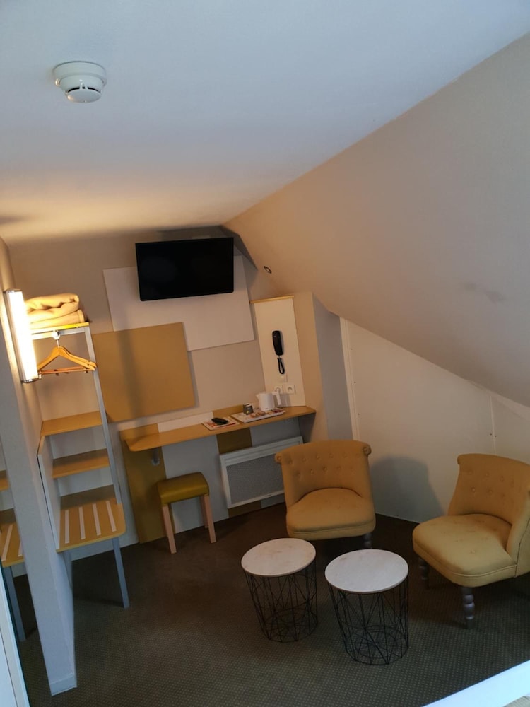 HOTEL REVOTEL 33/47