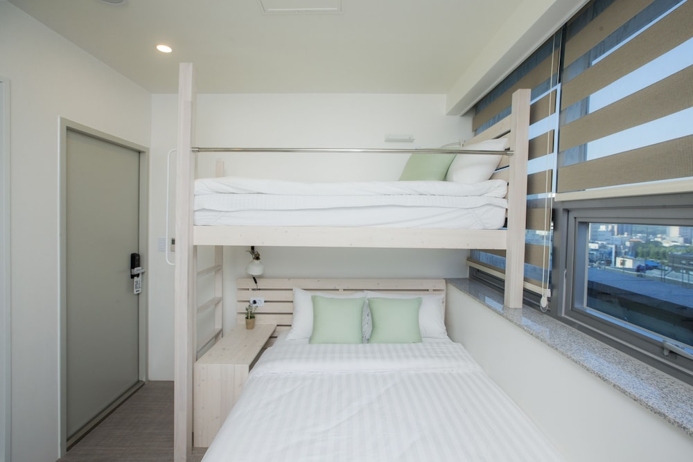 ROOM, TRIPLE