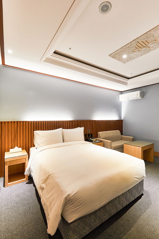 The Koryo Hotel 25/58