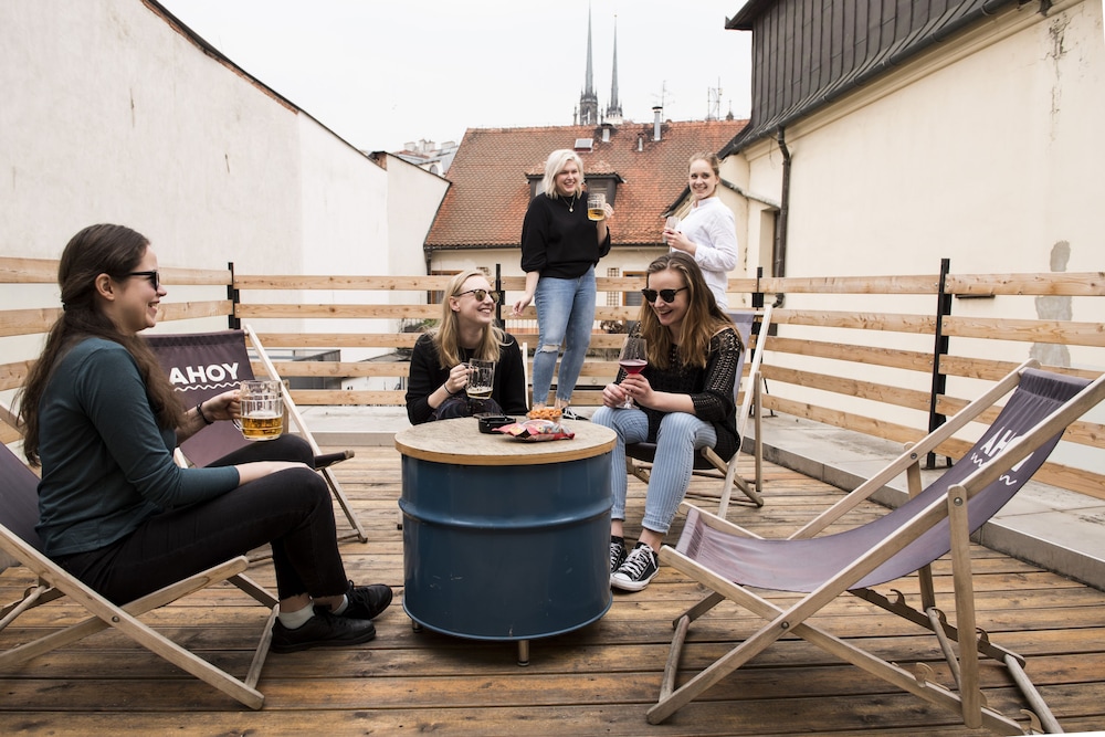 Hostel Eleven 30/48