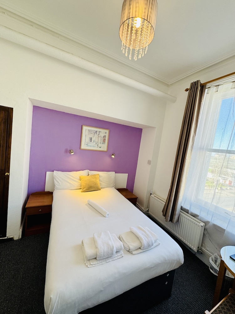 Carlton Court Hotel Eastbourne 14/49