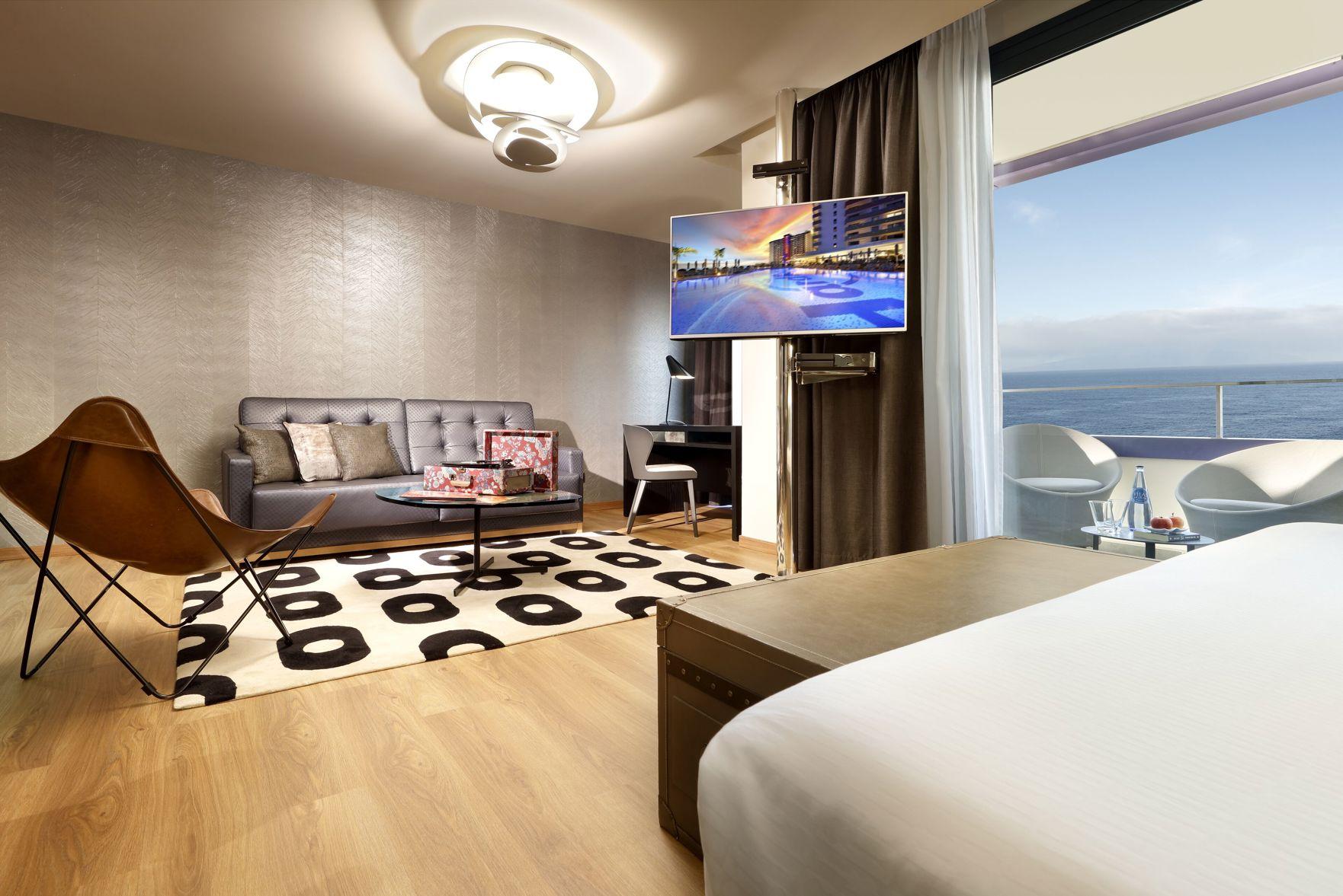 Silver, Rock, Studio, Suite, King Bed