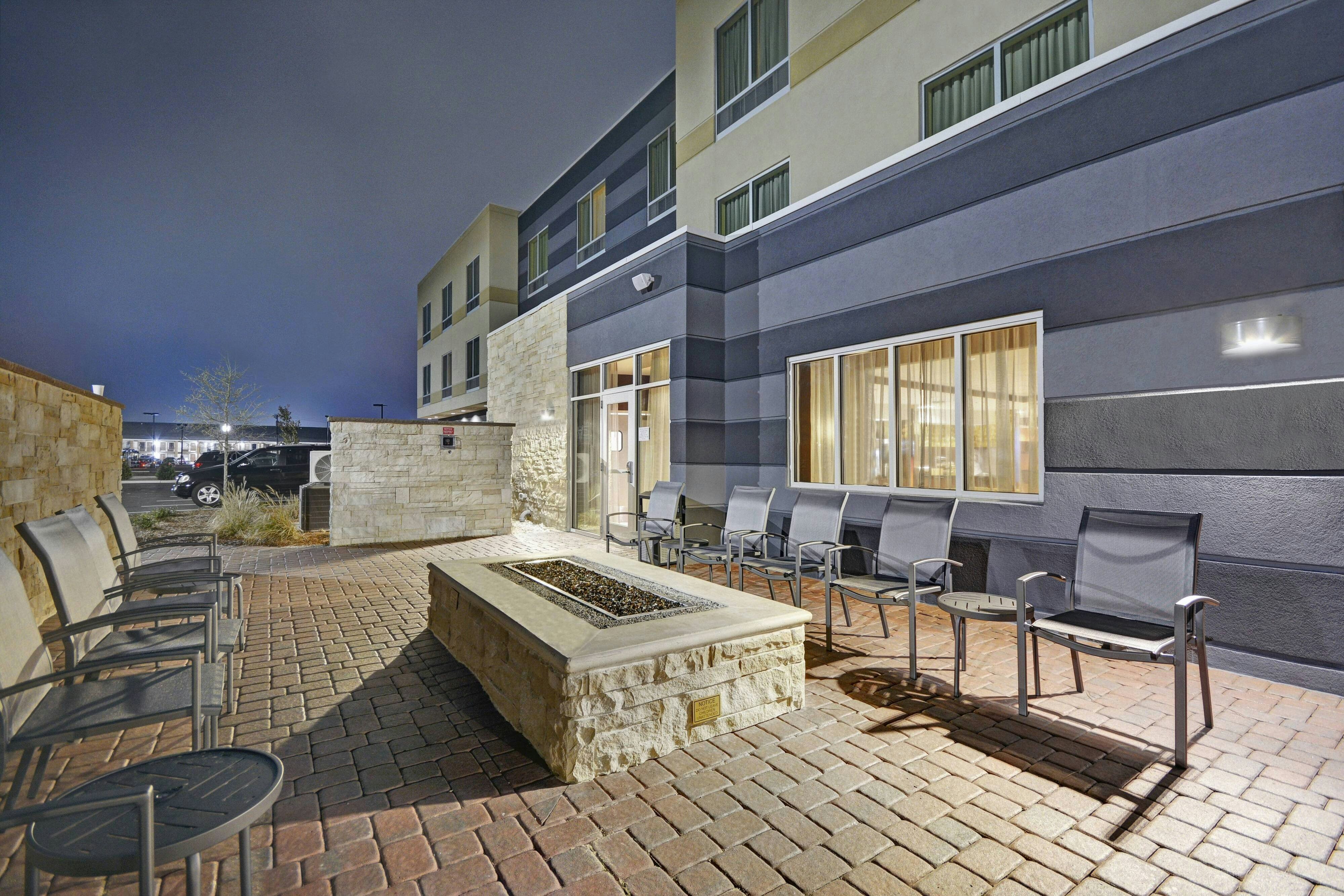 Fairfield Inn & Suites By Marriott Savannah Sw/Richmond Hill 35/53