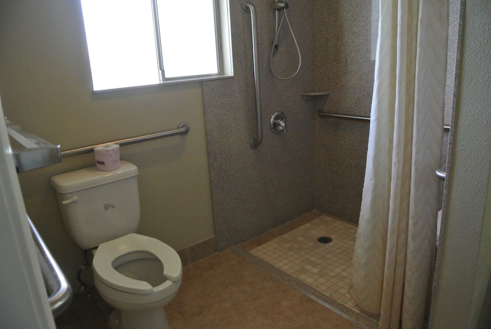 Vino Inn & Suites (ex Rancho Tee Motel) 19/63