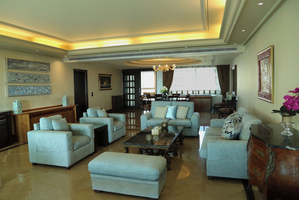 Lahoya Homes, Beirut 28/50