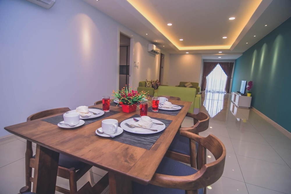 Aman Hills Hotel 30/40