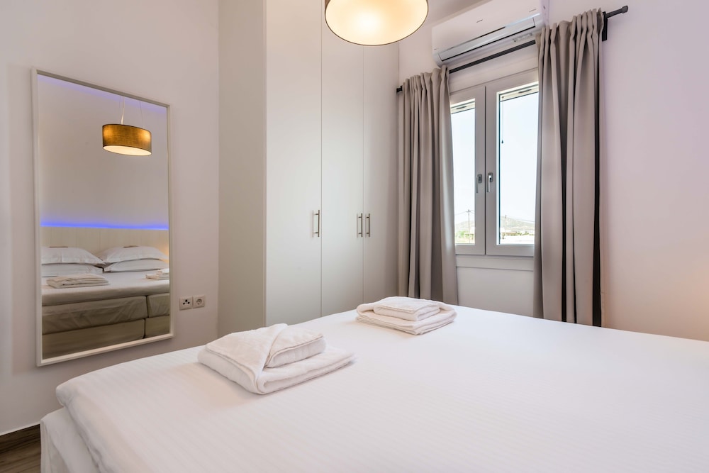 White Rock Milos Suites 12/55