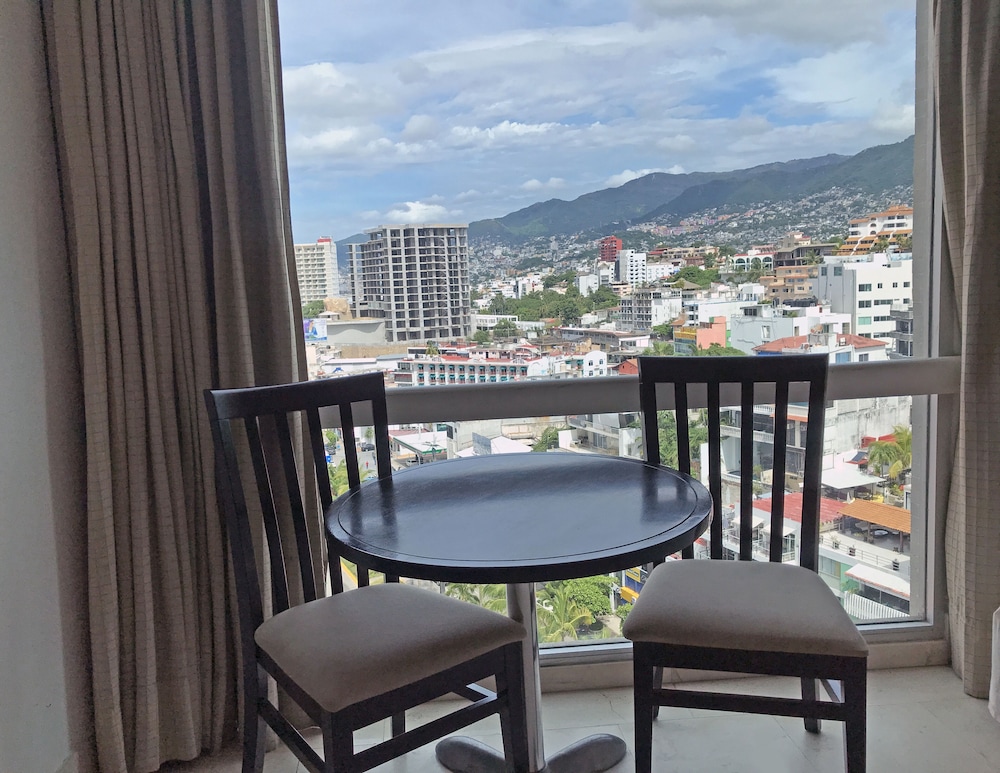 El Presidente Acapulco 25/43