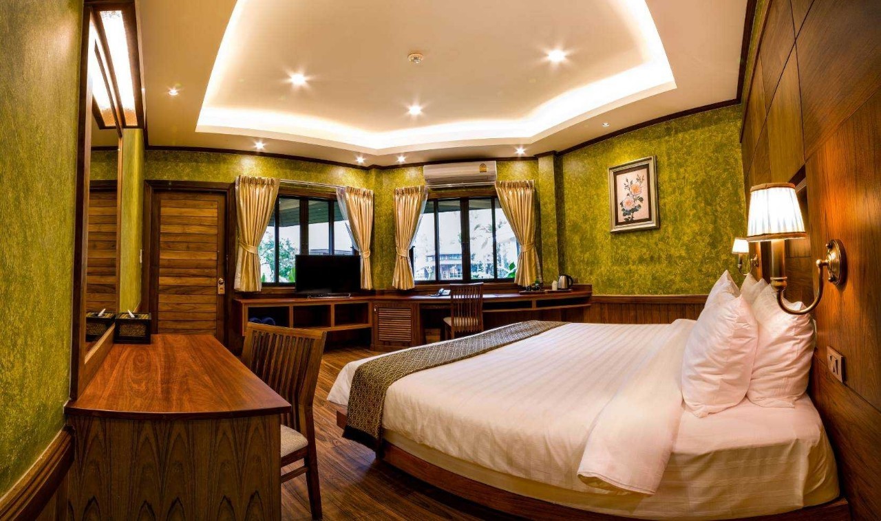 DELUXE DOUBLE ROOM