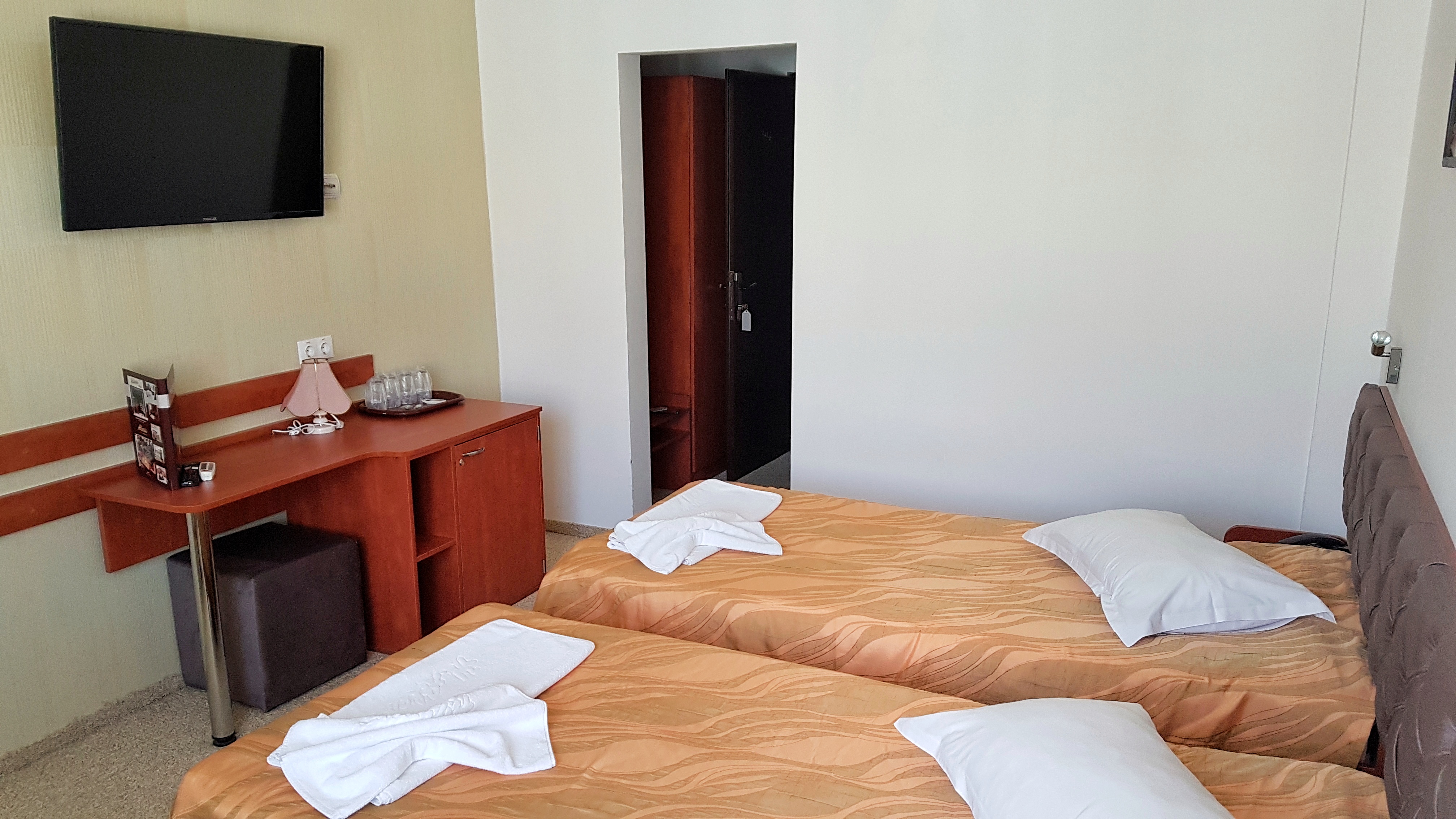غرفة بسريرين منفصلين، Alexis Hotel 2/2