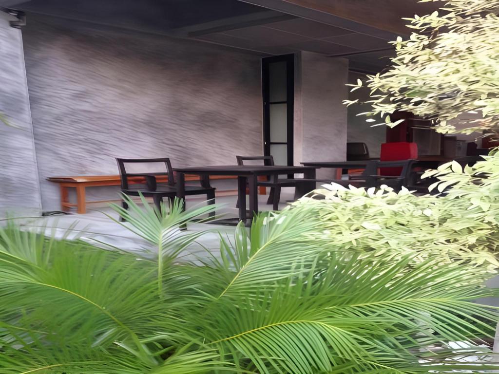 Vish Hotel And Cafe 73/79