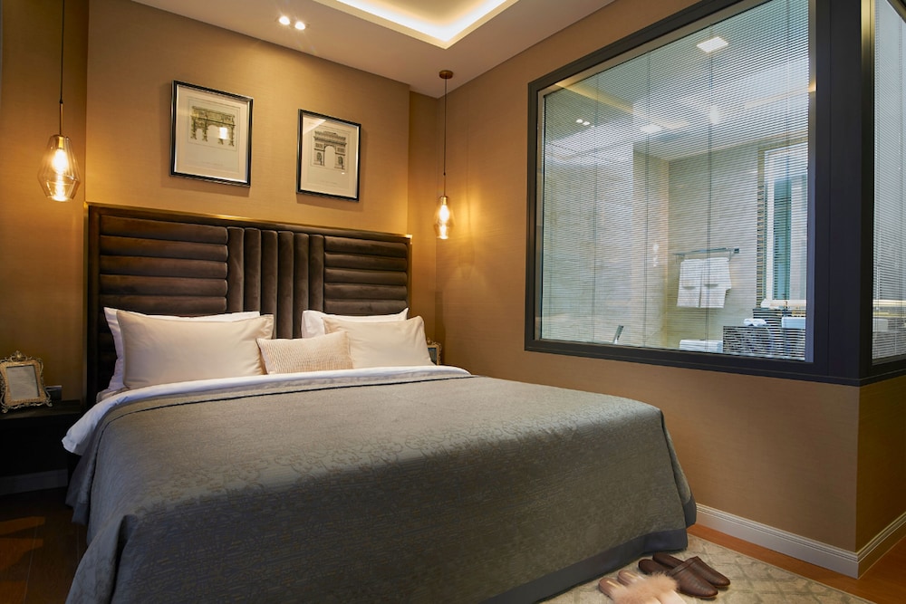 The Elysium Pratumnak Pattaya - By SHG 12/50