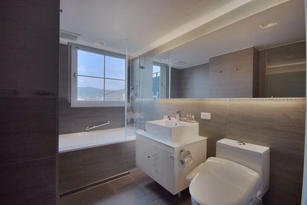 Forward Hotel Nangang 70/70
