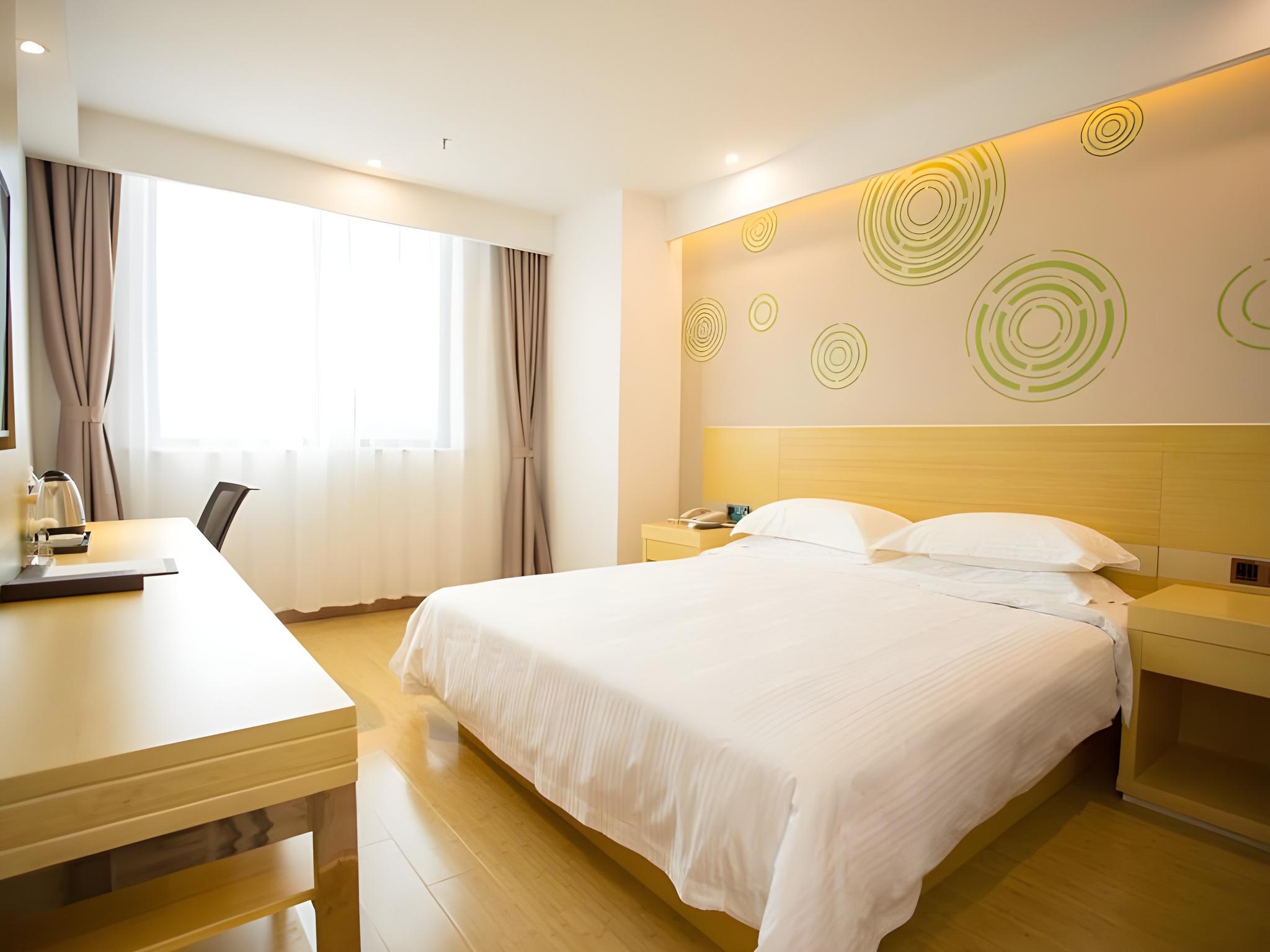 SUPERIOR, QUEEN BED