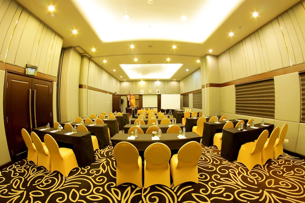 Swiss-Belhotel Ambon 57/69