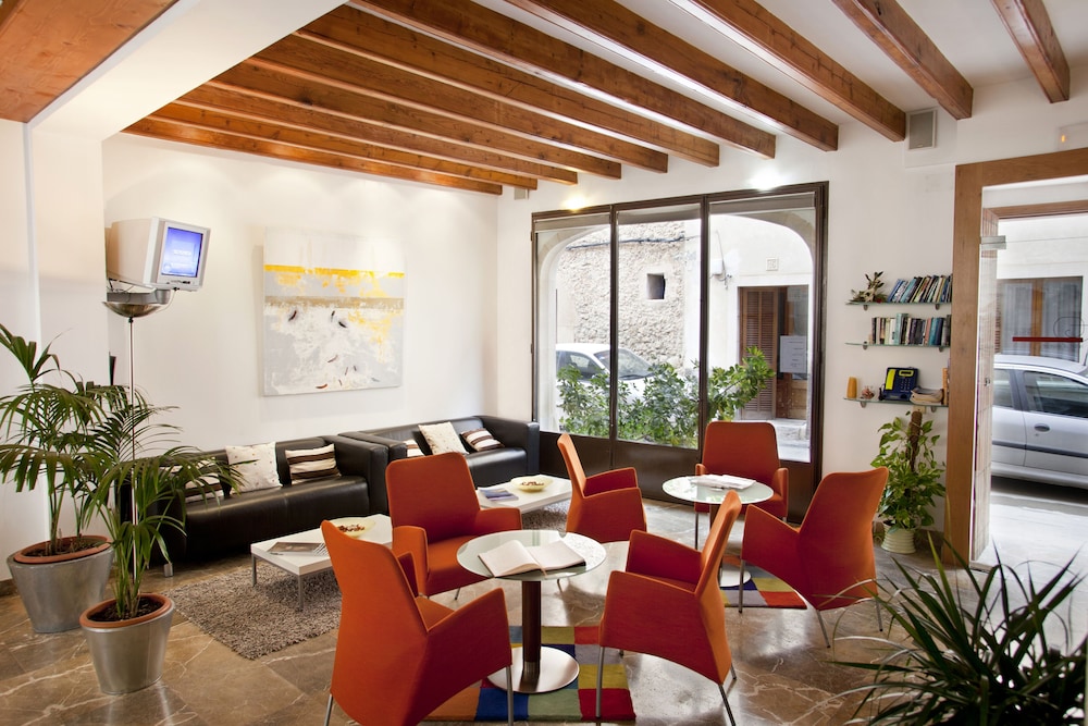 L Hostal 27/37