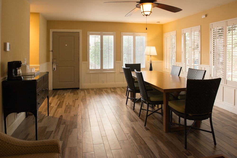 Lighthouse Lodge And Cottages 42/44