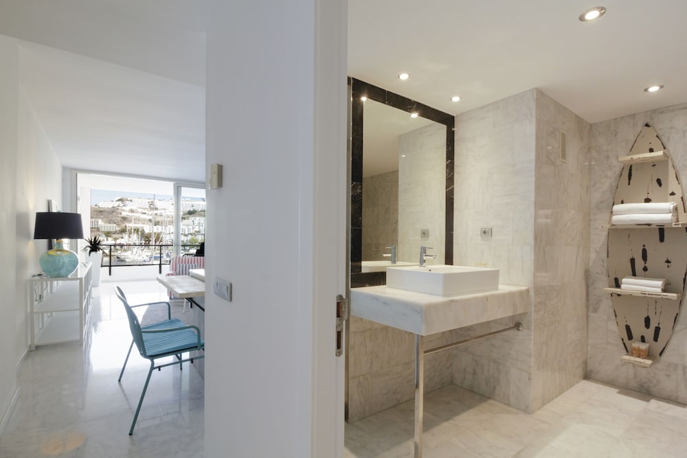 Marina Suites Hotel 18/68