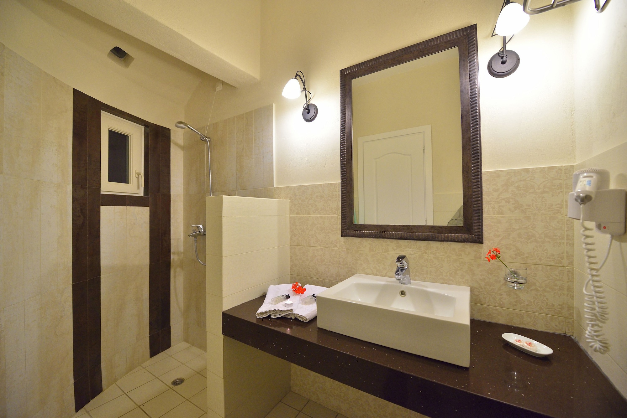 غرفة قياسية بسريرين منفصلين بإطلالة على البحر، Pelican Town Hotel 6/6