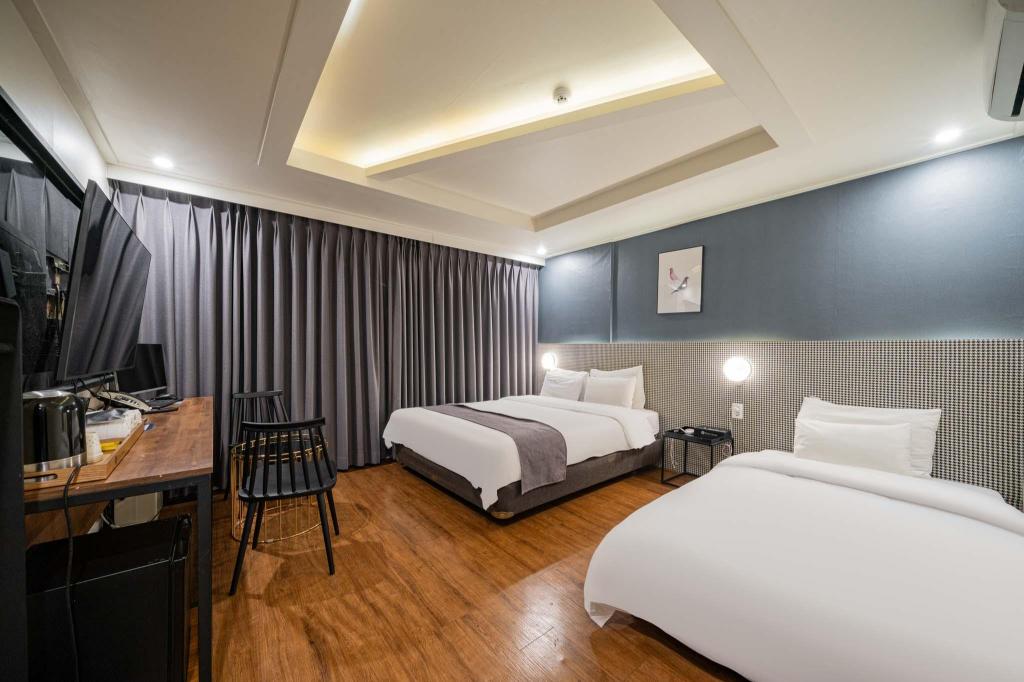 Asome Hotel 9/42
