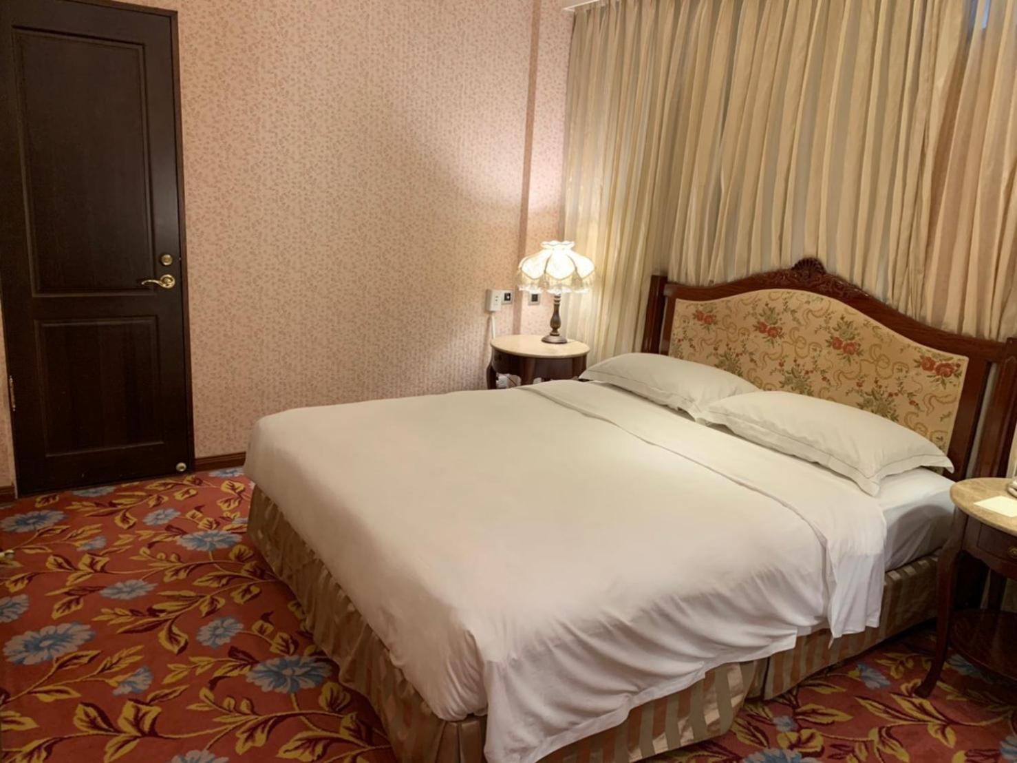 Standard, Queen Bed, No Window