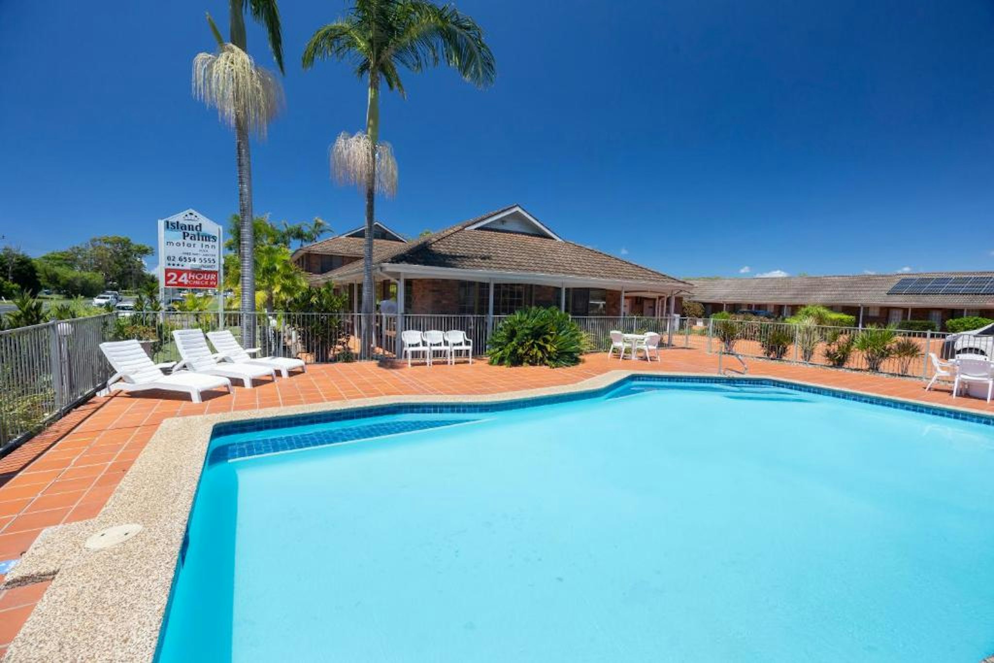 ISLAND PALMS MOTOR INN 31/32