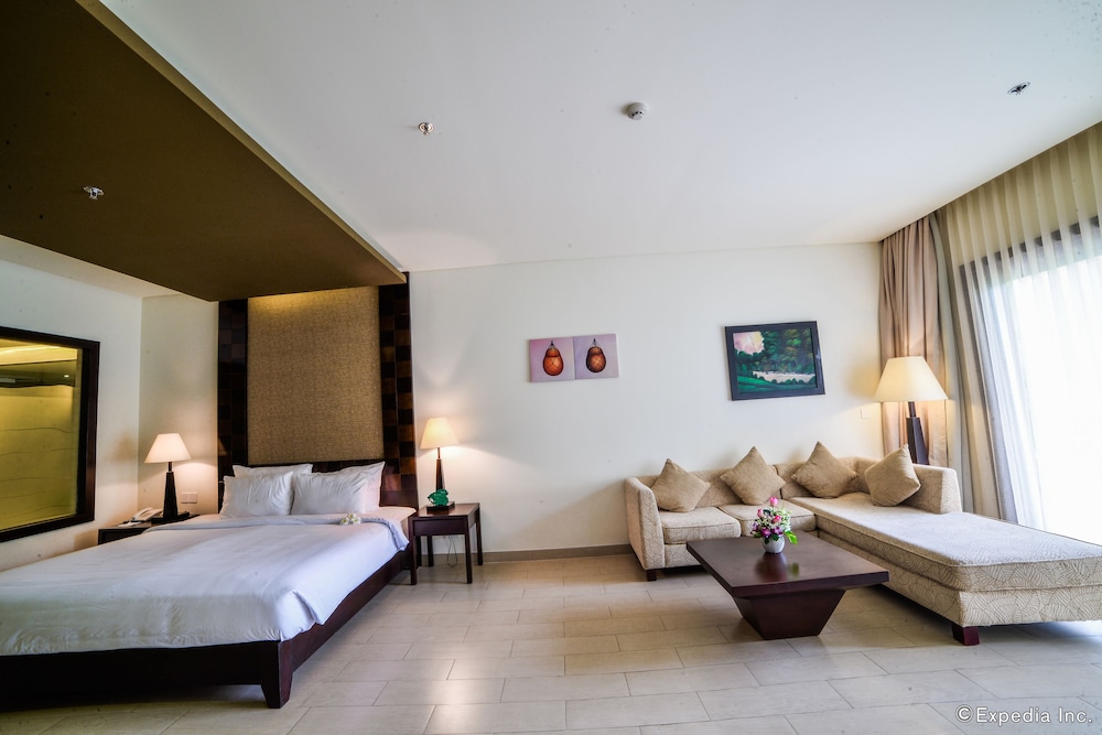 Olalani Resort and Condotel 25/69