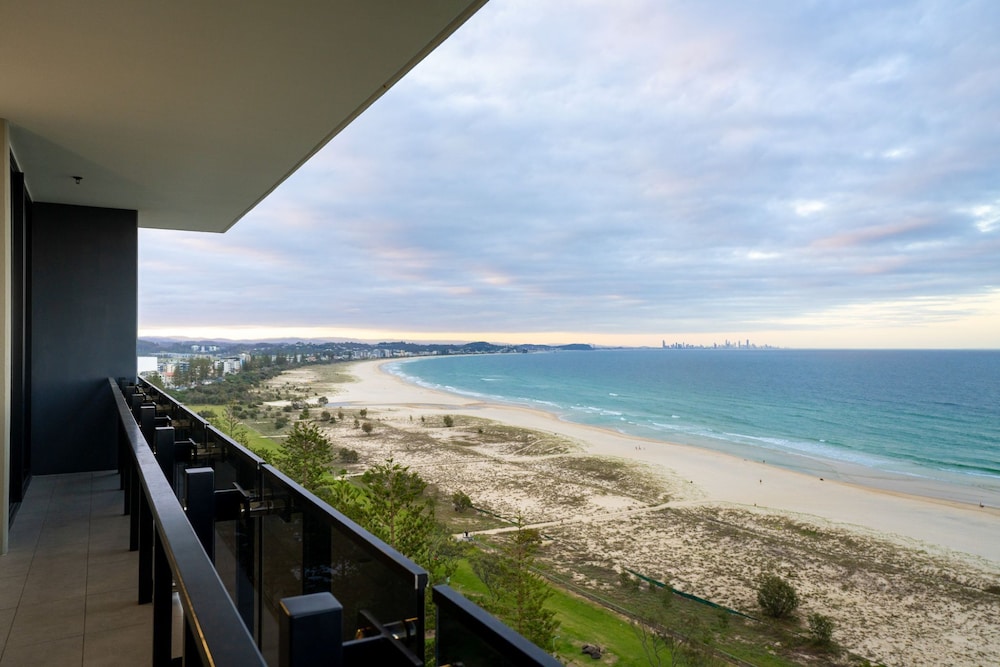 Iconic Kirra Beach Resort 69/72