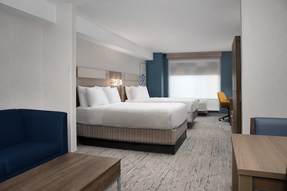 Holiday Inn Express Suites Alexandria Fort Belvoir 28/73