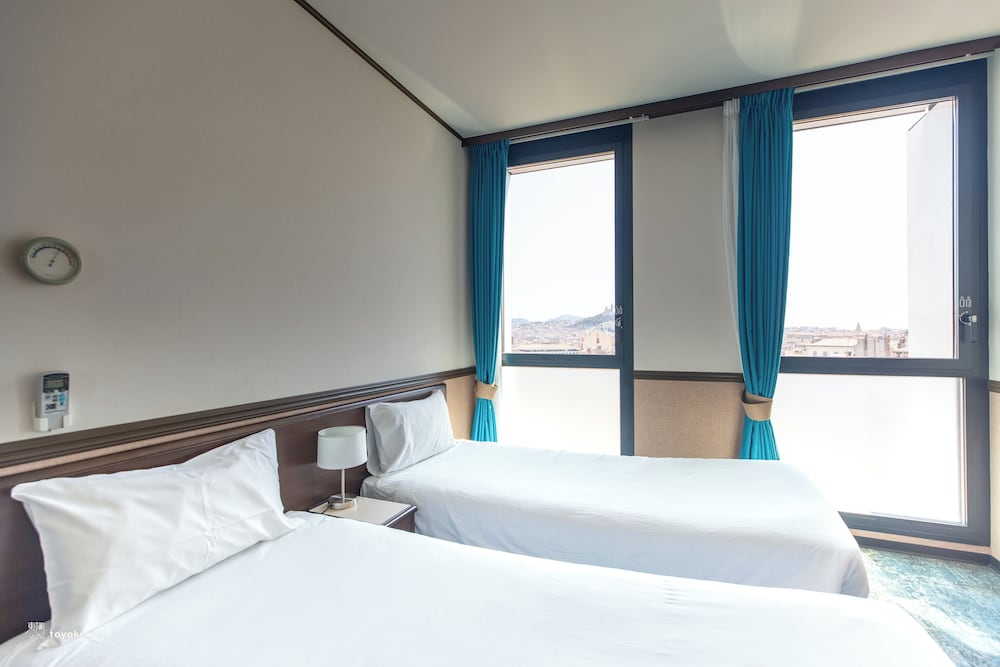 ECONOMY, TWIN BEDS