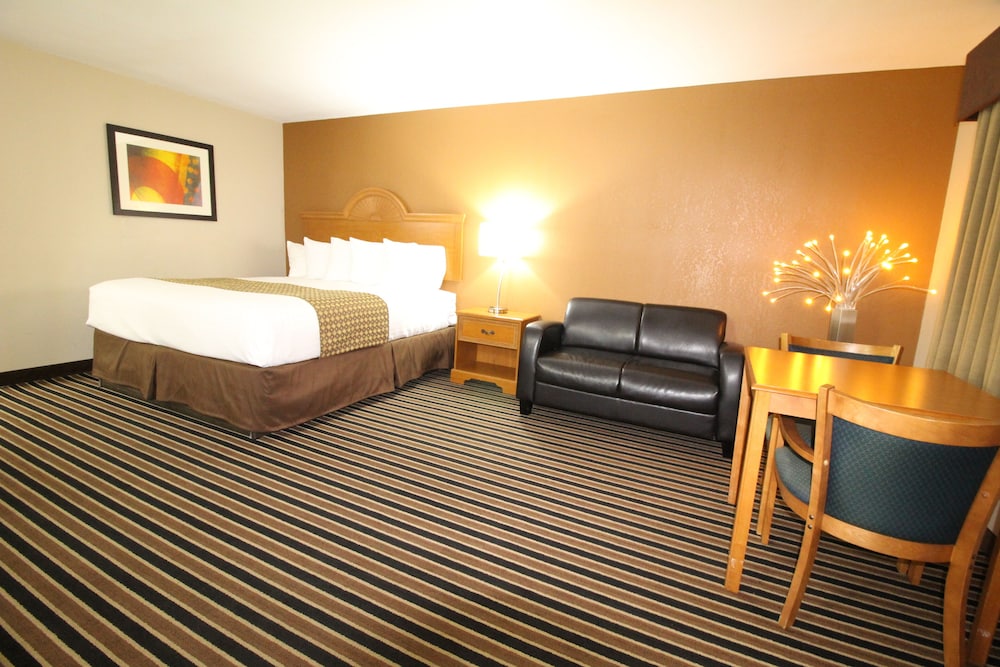 WESTBRIDGE INN AND SUITES 16/39