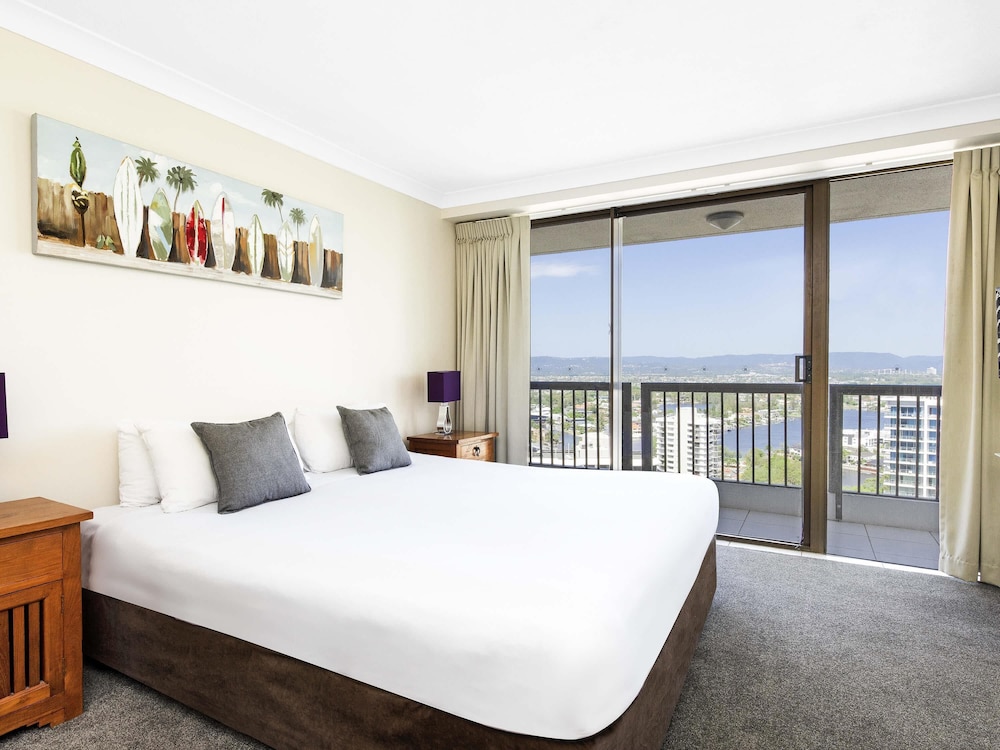 3 BEDROOMS, APARTMENT