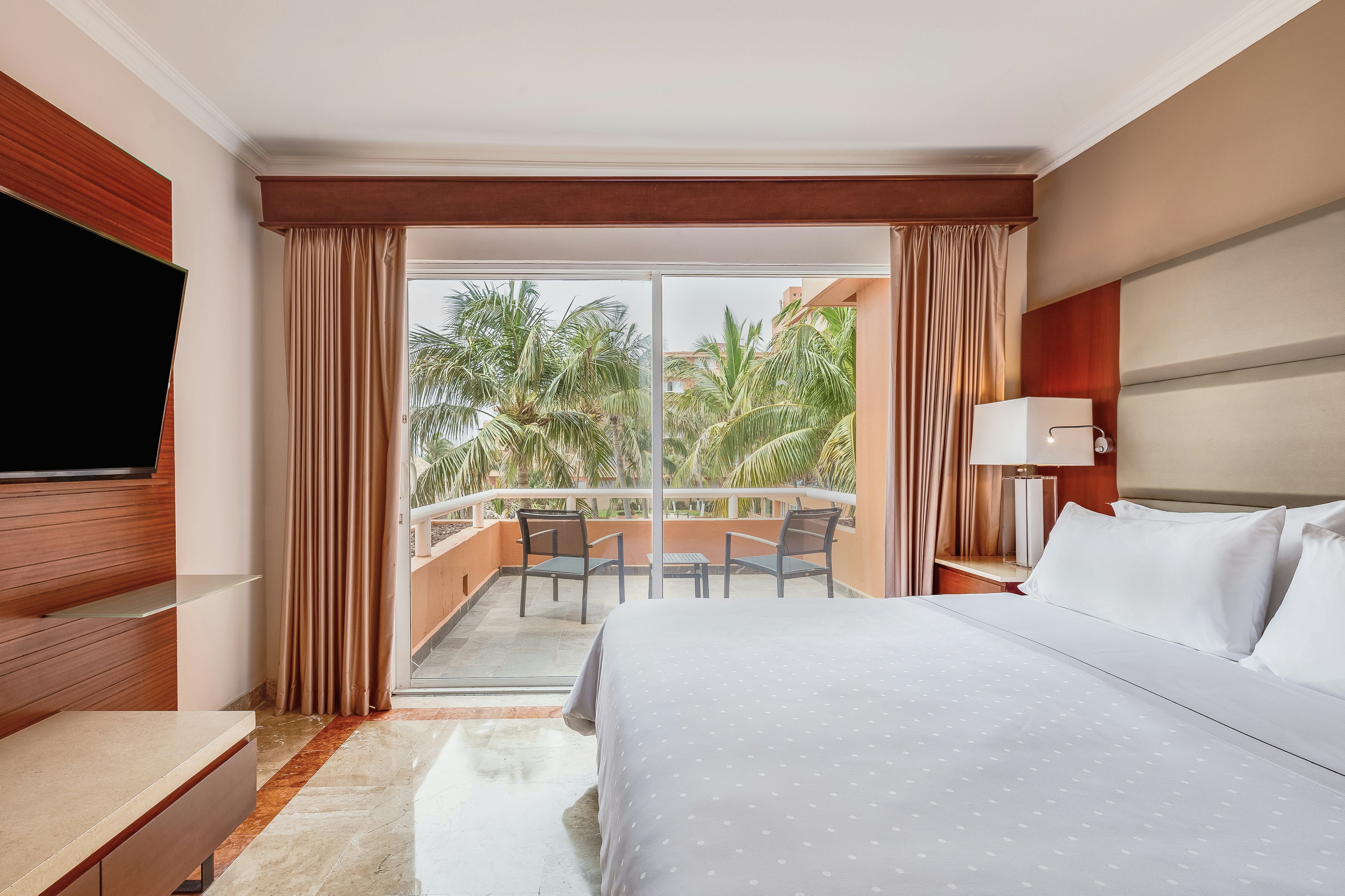 Deluxe, King Bed