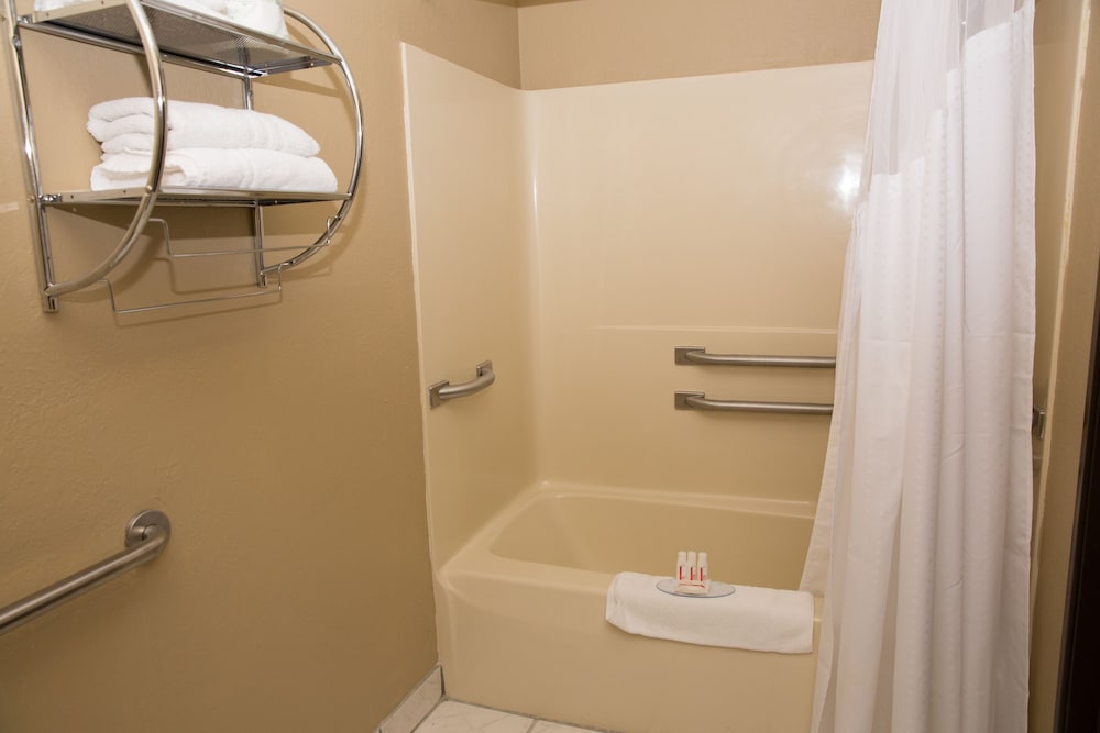 Econo Lodge Canton North 1/15