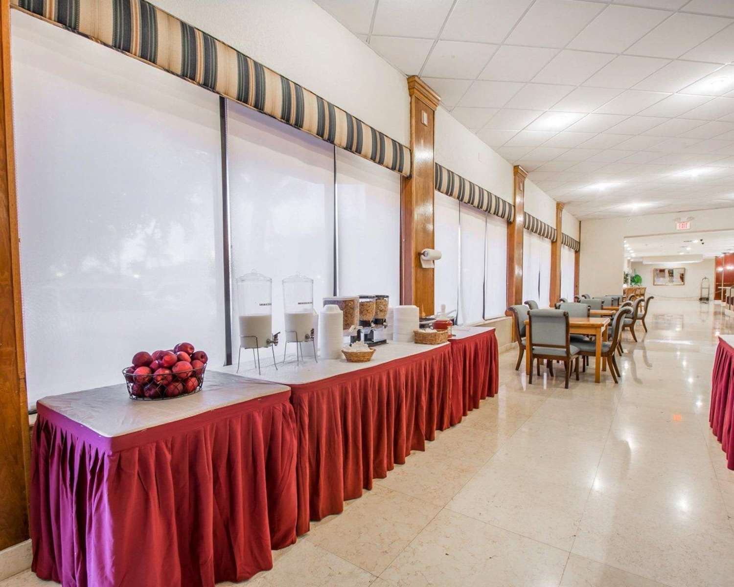 North Miami Beach Gardens Inn & Suites 29/42