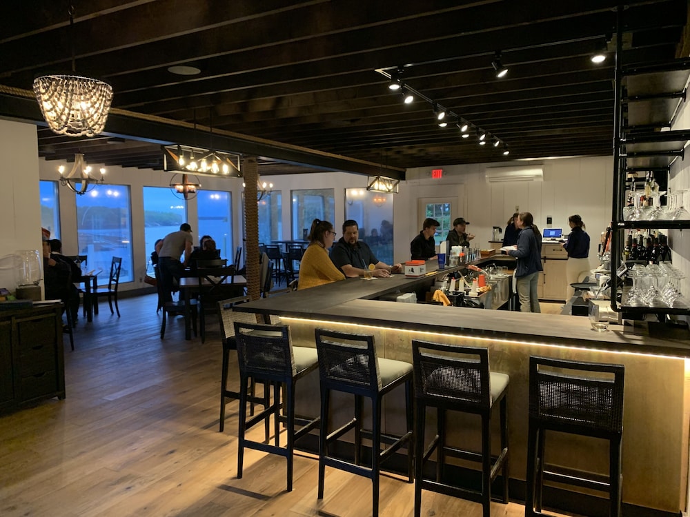 Smuggler’s Cove Inn 18/50