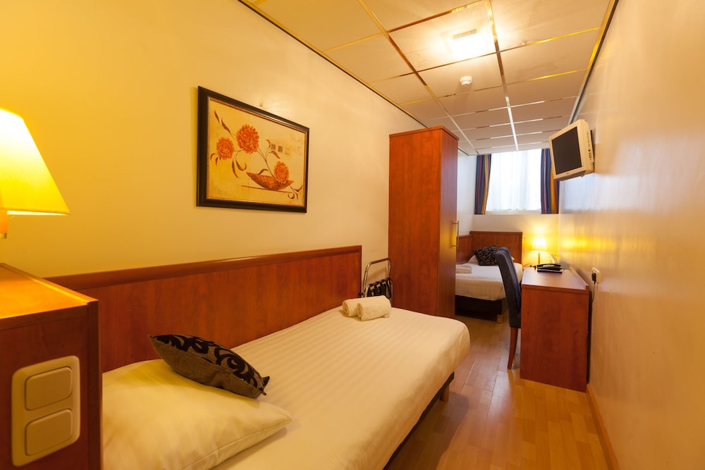 ITC Hotel 33/36