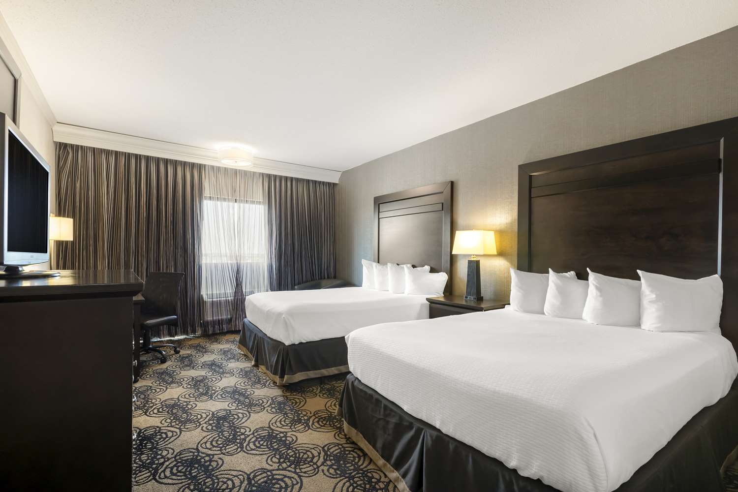 غرفة بسريرين كوين، Best Western Plus Midwest Inn 2/4
