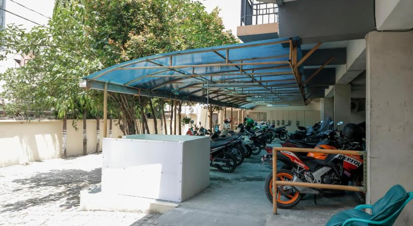 Reddoorz Plus Near Ciputra World Kuningan 2 42/50